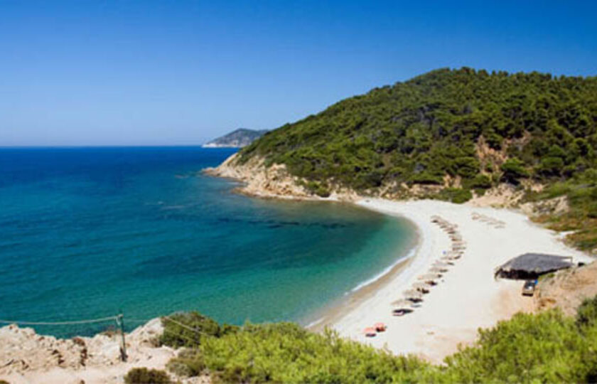 Χαλαρωτικές διακοπές στα «ρόδινα ακρογιάλια» της Σκιάθου
